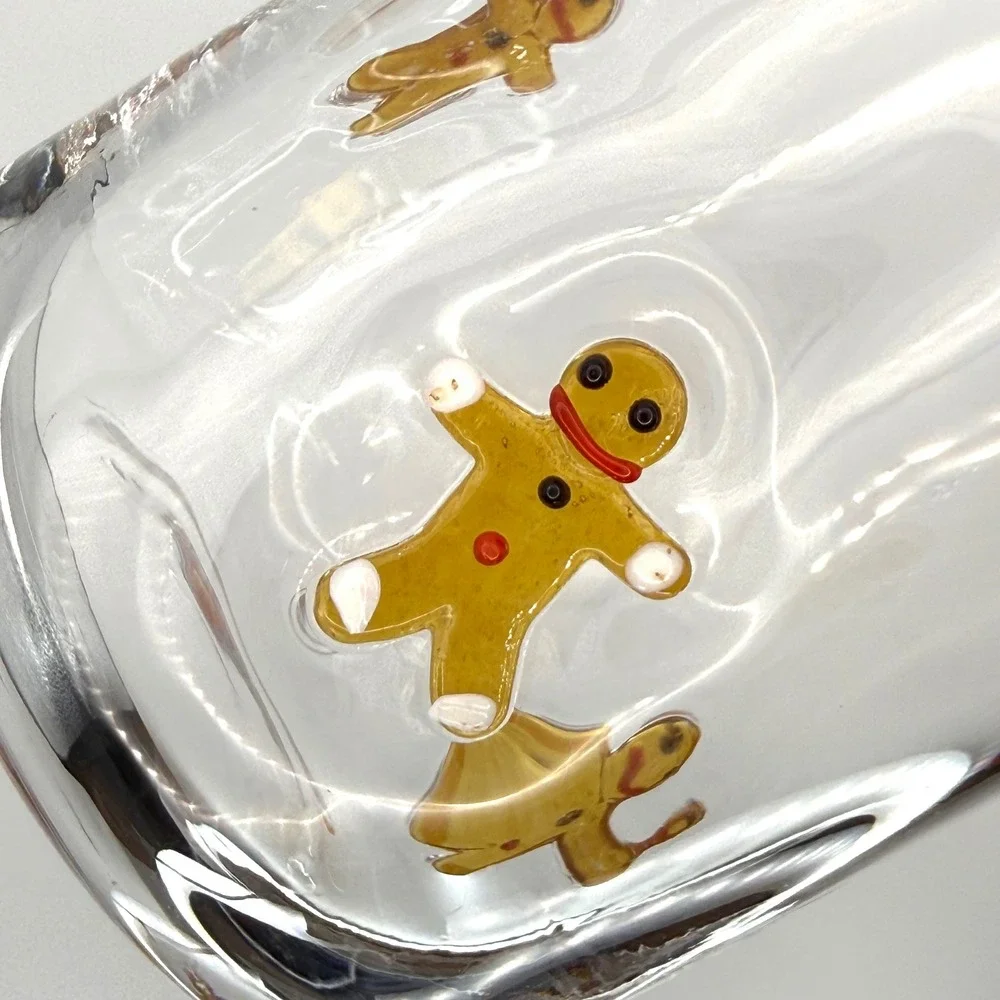 Handblown Clear Glass Tumbler with 3D‎ Gingerbread Man Figurines Holiday 4.75in